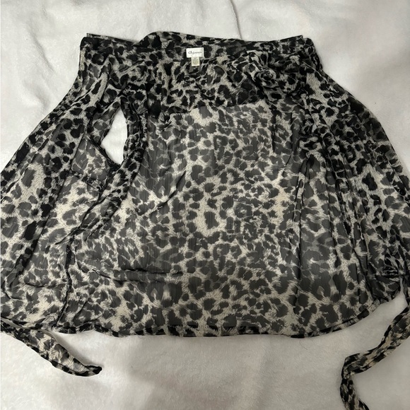 3/$35. Button Up Blouse. Dynamite. Size Large. - Picture 3 of 5